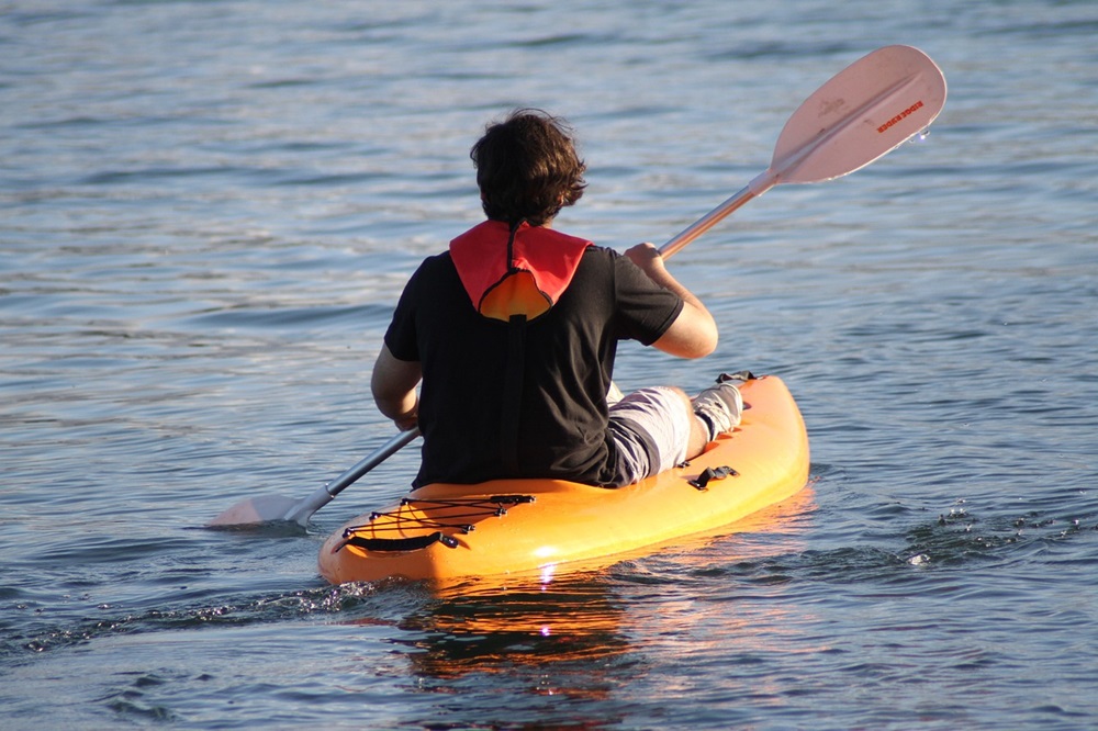 pessoa em canoa