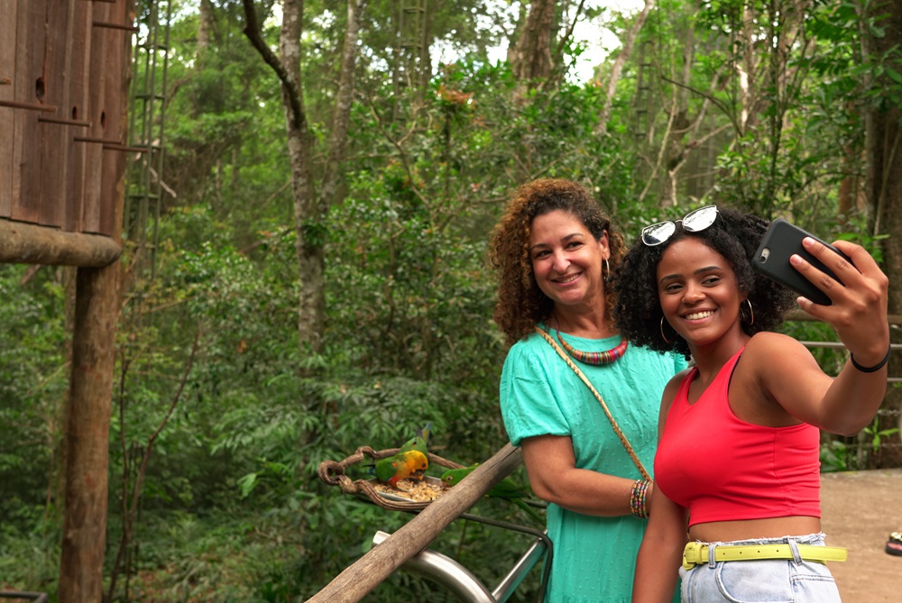 Visitantes tirando foto no viveiro cecrópia